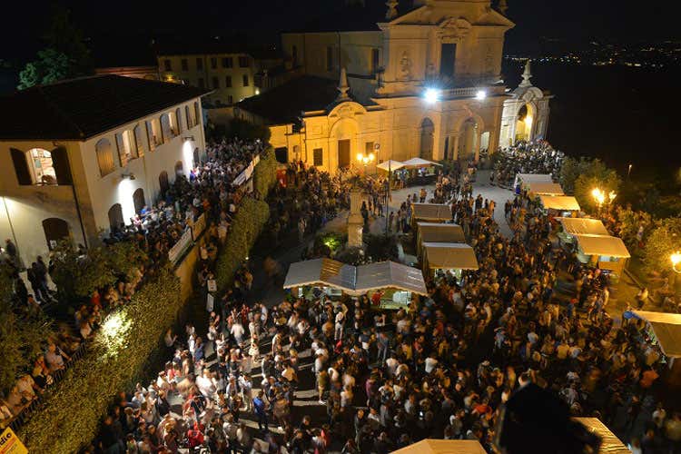 Fiera Valtènesi-Garda Classico Doc Vino e cibo locale al centro per 4 giorni Fiera Valtènesi-Garda Classico Doc Vino e cibo locale al centro per 4 giorni