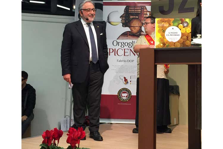 Otello Renzi (Fiera del tartufo di Acqualagna Canzian cucina gnocchi al baccal&agrave;)