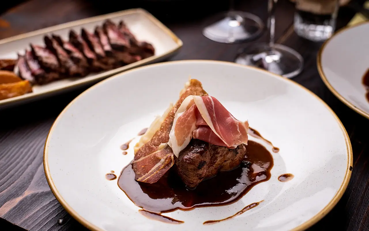 Filetto come un saltimbocca Il nobile e il popolano a cena insieme? Succede da Il Marchese di Roma