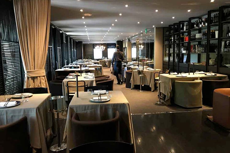 Gli interni del ristorante Filippo La Mantia Oste e Cuoco - Milano, La Mantia chiude Avere il ristorante pieno non basta