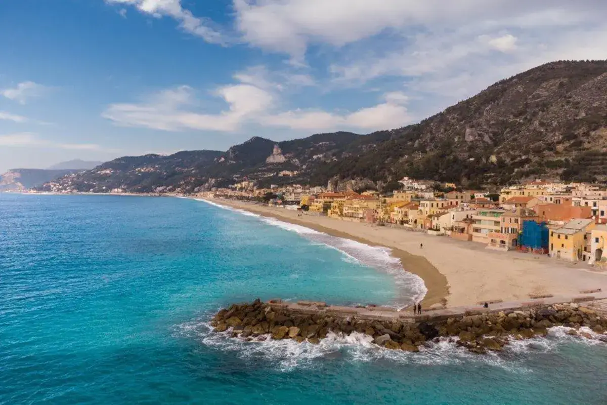 Una delle belle spiaggie di Finale Ligure Pasqua a Finale Ligure tra mare, sport, cultura e&hellip; &ldquo;merendino&rdquo;