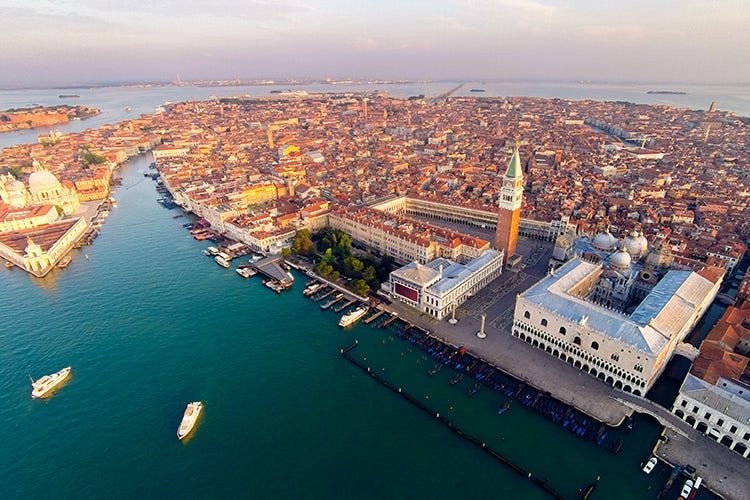 Venezia - Firenze e Venezia si svuotano Albergatori: venite, belle come mai
