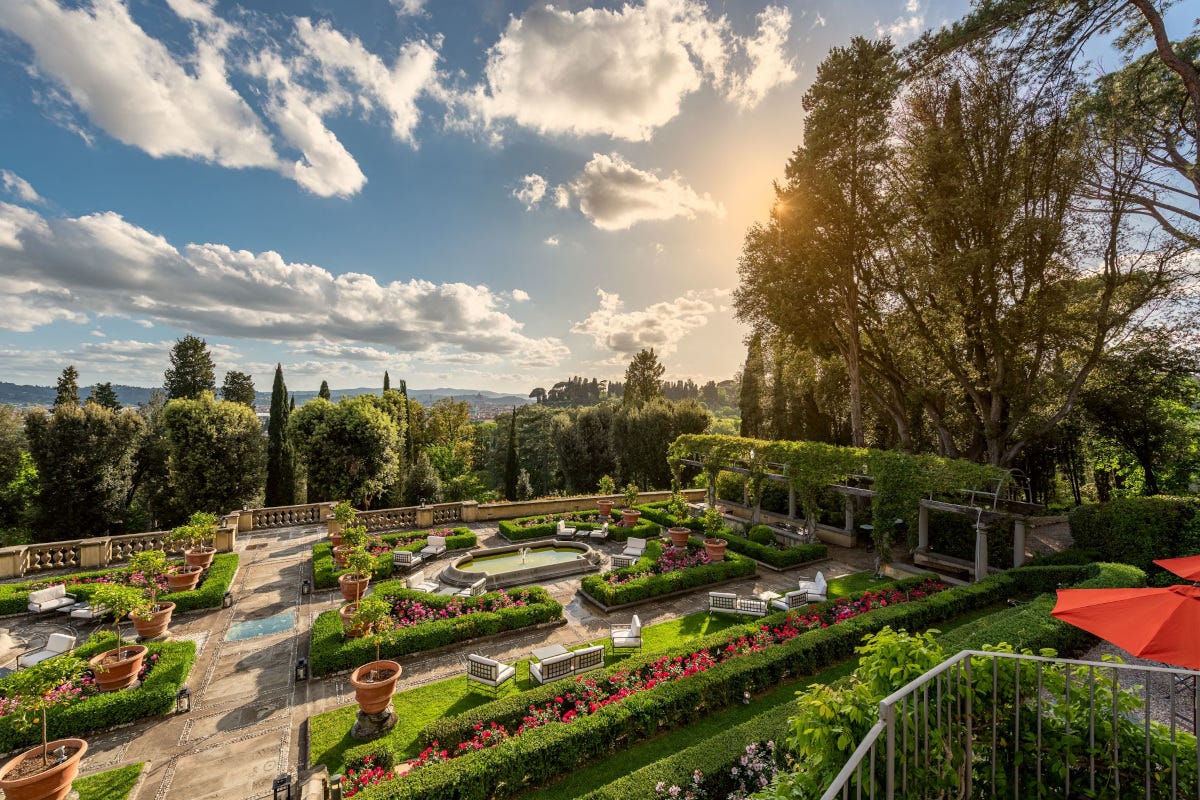 Il giardino de Il Salviatino (foto sito Il Salviatino) Giacomo Milano torna in Toscana e apre il ristorante Giacomo al Salviatino