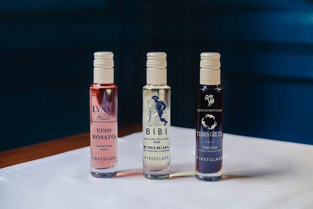 Le bottiglie da 10cl di FirstGlass Servire un solo calice di vino &egrave; un problema? Ecco FirtsGlass, la bottiglia da 10cl