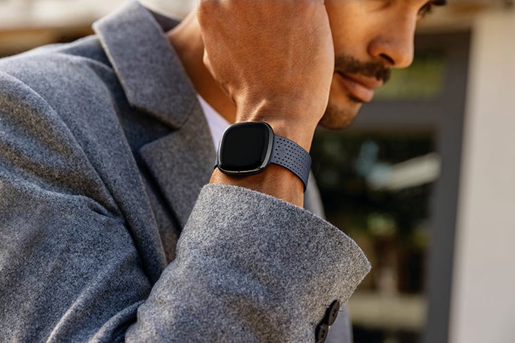 Fitbit SenseTM, il primo health watch avanzato dell'azienda - Fitbit presenta Sense, il suo health watch più avanzato con il primo sensore EDA al mondo per la gestione dello stress,  app ECG,  sensori SpO2 e per la rilevazione della temperatura cutanea