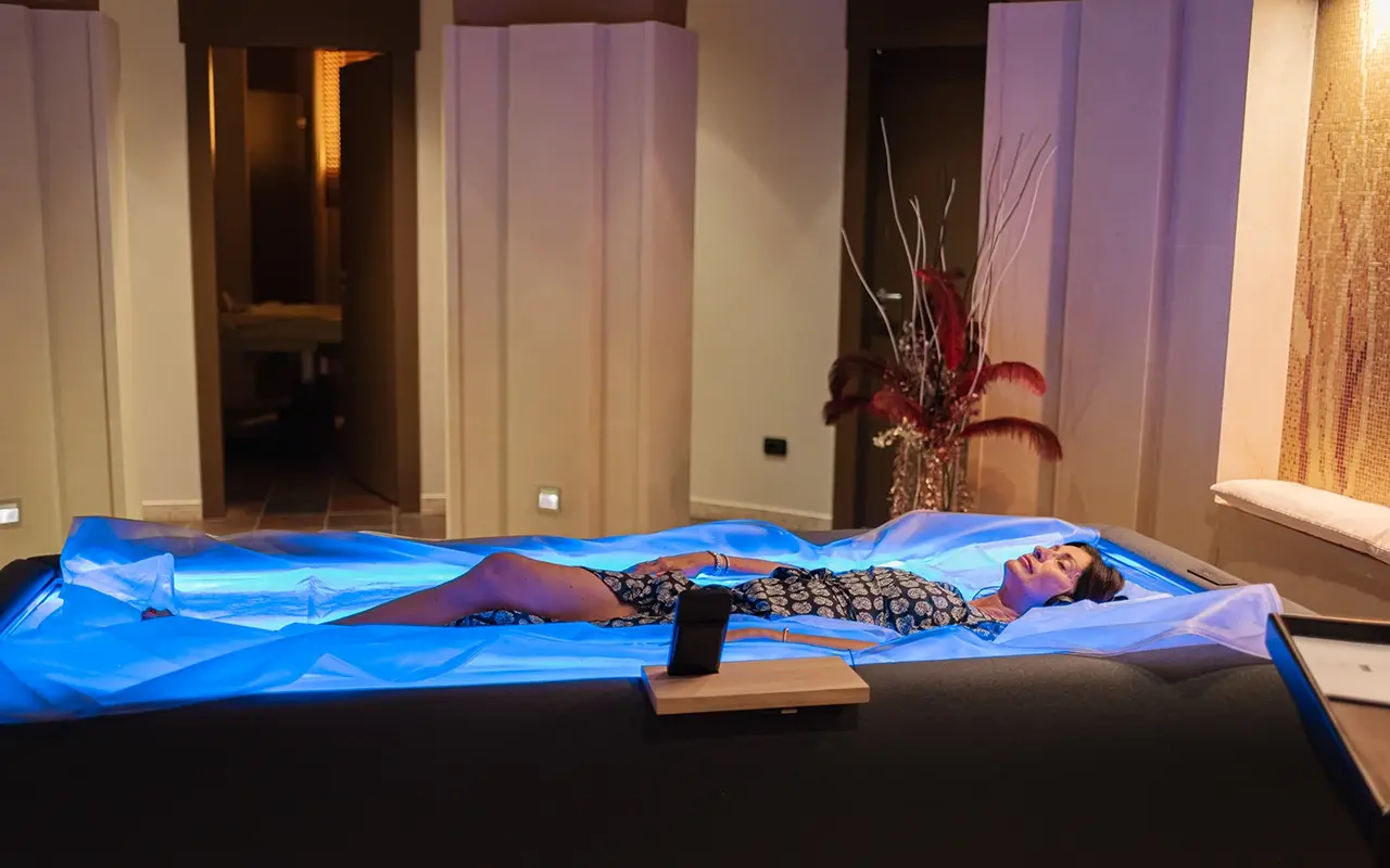 Floating Therapy, il galleggiamento asciutto in assenza di gravit&agrave; Il benessere firmato Mira: pratiche antiche e tecniche innovative