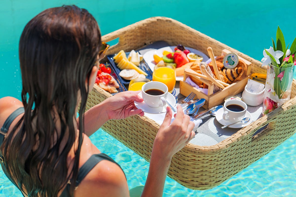 Floating Breakfast Il lato italiano delle Maldive: benvenuti Baglioni Resot