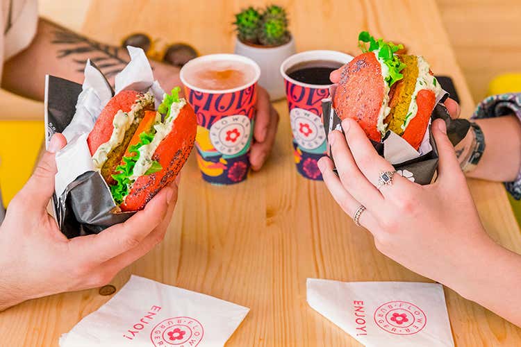 L'offerta è varia ed in evoluzione - Flower Burger, apre a Roma l’hamburgheria per soli vegani