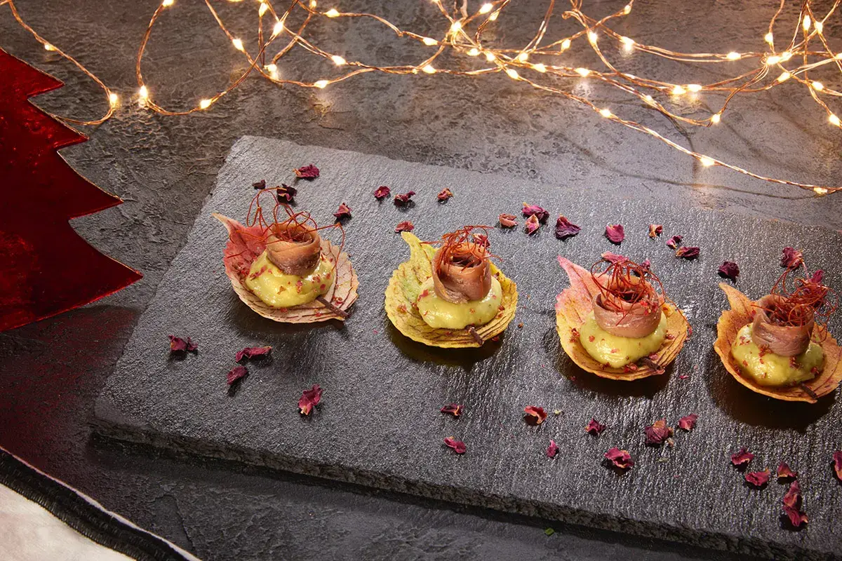 Foglia finger con salsa guacamole e filetti di acciughe del Cantabrico Le soluzioni di Men&ugrave; per la pasticceria salata