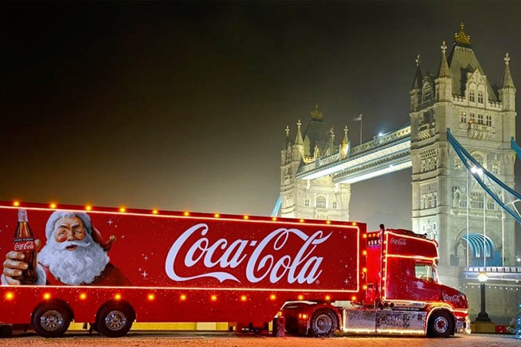 Il camion di Coca Cola a Londra (Food, come cambia la pubblicità? Dal Carosello in tv agli influencer)