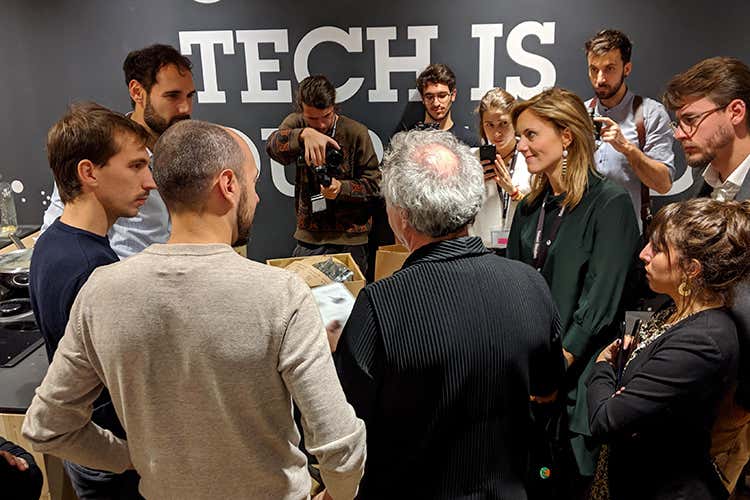 Ferran Adrià con i titolari delle start up presenti all'evento (Food-tech, Ferran Adrià: «Chi non innova è uno scemo»)