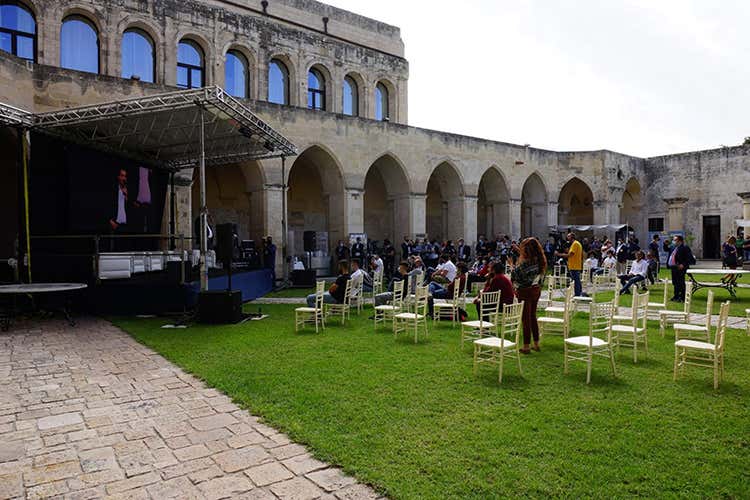 Il chiostro dove si sono tenuti alcuni eventi - I giovani al centro di FoodExp3&ordf; edizione di successo a Lecce