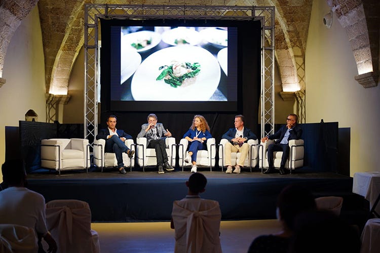 Uno degli incontri tenutosi a Lecce - I giovani al centro di FoodExp3ª edizione di successo a Lecce