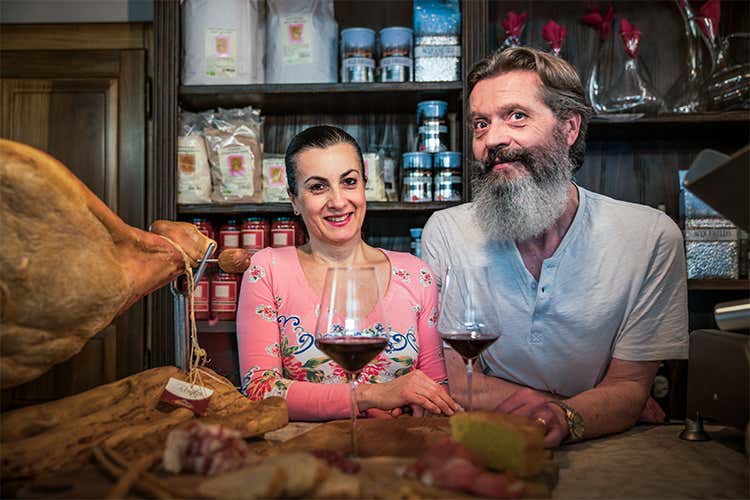 Christine e Luigi Del Giacco (Foresteria Alzatura a Montefalco Dehor, bistrot, ristorante e cantina)