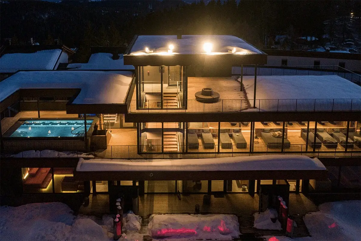 La suggestiva Forest Sauna Inverno allo Josef Mountain Resort dove chi pensa solo allo sci vive solo a metà!