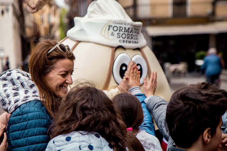 Appuntamento nel centro storico di Cremona dal 17 al 19 aprile 2020 - Formaggi & Sorrisi a Cremona Tre giorni per divertirsi e imparare Appuntamento nel centro storico di Cremona dal 17 al 19 aprile 2020 - Formaggi & Sorrisi a Cremona Tre giorni per divertirsi e imparare