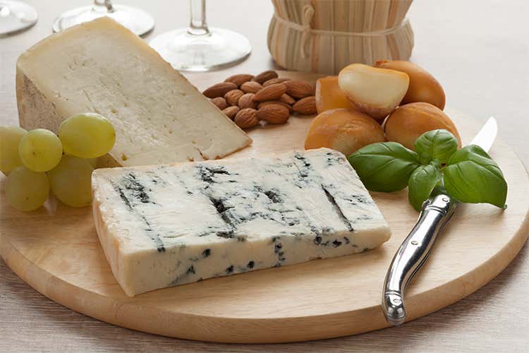 Formaggi italiani, export da 2,4 miliardi In Francia e Usa sono i pi&ugrave; importati