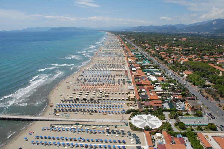 Il lungomare di Forte dei Marmi - Stagione finita e arrivederci al 2021 In Versilia gi&agrave; chiusi 9 hotel su 10
