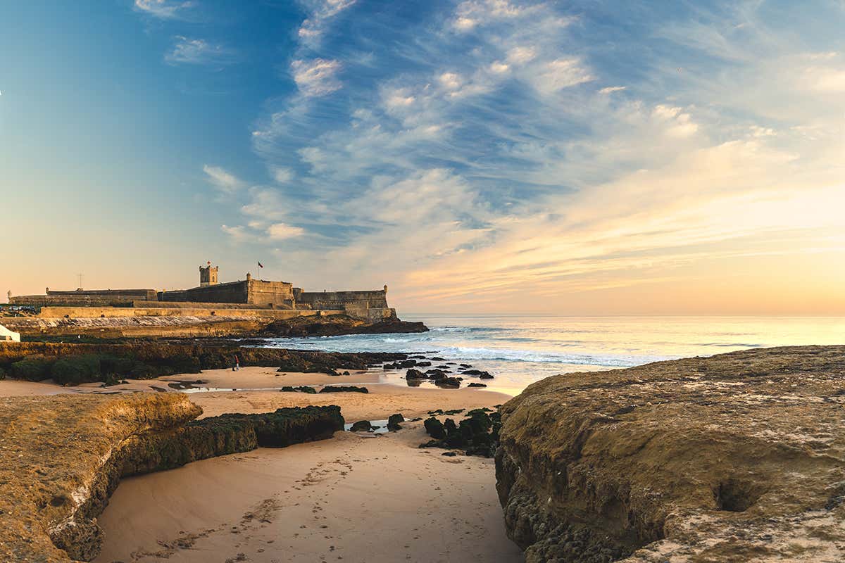 Fortezza di San Giuliano praia de Carcavelos Perché scegliere tra museo o mare? A Lisbona si può fare tutto!