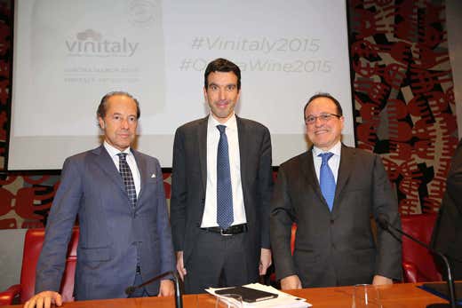 da sinistra: Ettore Riello, Maurizio Martina e Giovanni Mantovani (credito fotografico: Foto Ennevi-Veronafiere) da sinistra: Ettore Riello, Maurizio Martina e Giovanni Mantovani (credito fotografico: Foto Ennevi-Veronafiere)