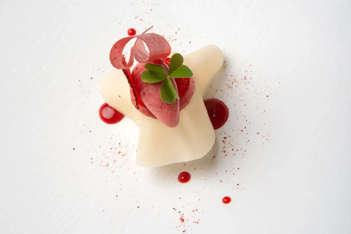 Fragola, ricotta, marzapane