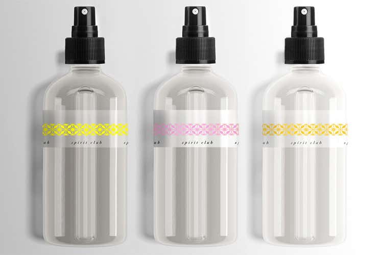 Le tre fragranze danno nuove caratterizzazioni allo stesso drink, regalando diverse esperienze olfattive - Agrumata, floreale o speziata Le fragranze Aqva di Gin