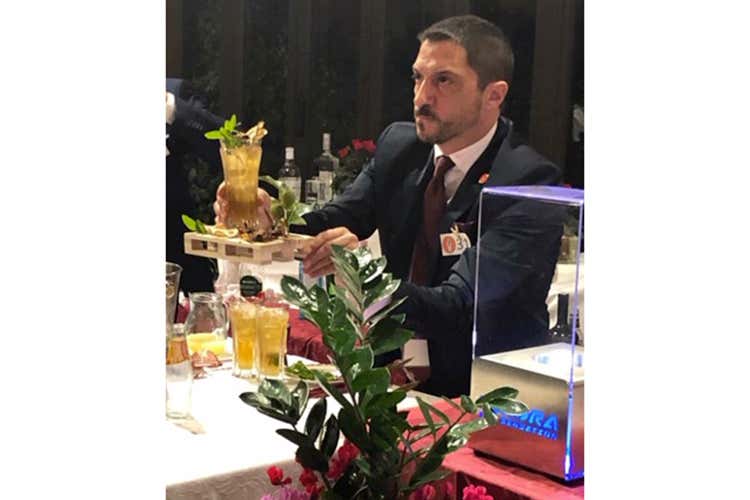 Francesco fa parte dell'associazione Abi Pfofessional, grazie alla quale continua a crescere (Francesco Calaiò a El Cubanito Wine e drink, meglio se nel dehor)