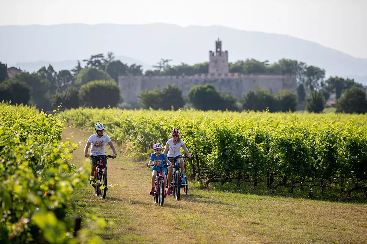 Franciacorta, Castello di Passirano Pedalando senza fretta nei luoghi pi&ugrave; incantevoli della provincia di Brescia