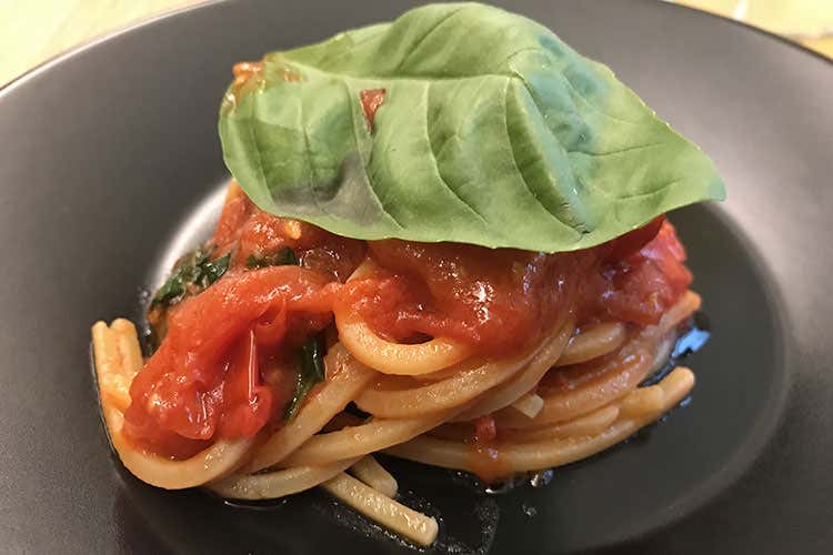 Spaghetti con pomodoro Vesuvio (Fratelli La Bufala con Pasta Armando Focus su materie prime e territorio)