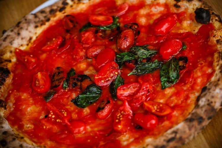 (Fratelli Salvo, parte seconda A Napoli apre la nuova pizzeria)