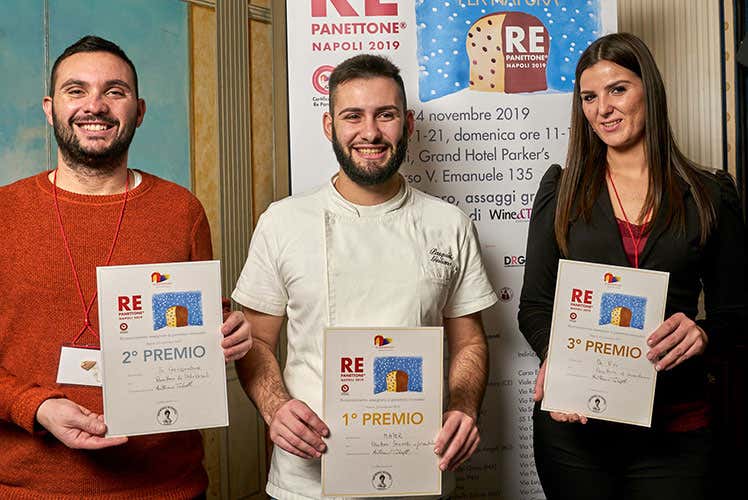 Nicolò Vezzoli (In Croissanteria Lab), Pasquale Giuliano e una rappresentante della Pasticceria De Vivo (Con Friarielli e Pezzentella Giuliano premiato a Re Panettone)