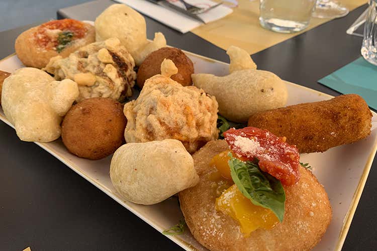 Fritti in primo piano Da Vurria, alla scoperta della pizza all'Aloe Vera