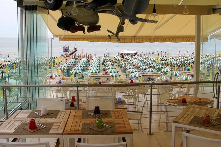 Frontemare, menu gourmet e gluten free Pesce e pizza con vista sul lido di Jesolo