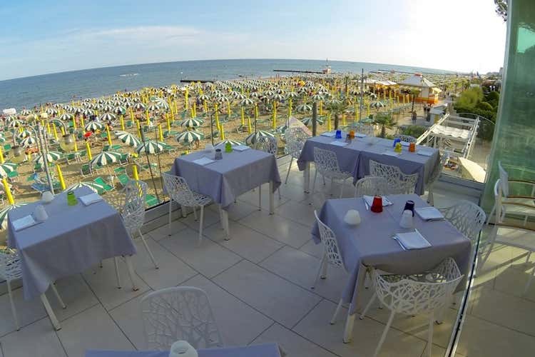 Frontemare, menu gourmet e gluten free Pesce e pizza con vista sul lido di Jesolo