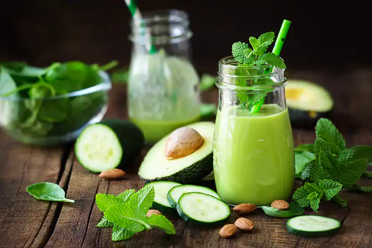 L&rsquo;ideale sono centrifugati che utilizzano un mix di frutta e verdura Frullato, estratto o centrifugato? Come fare il pieno di vitamine