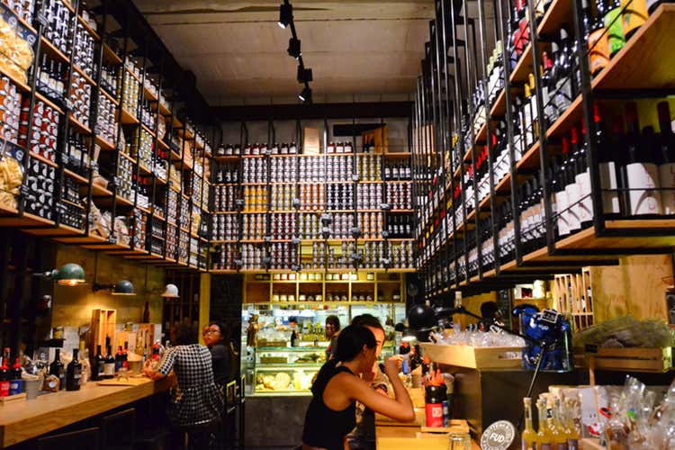 Sala interna (Fud Bocs, la panineria d&rsquo;autore per le serate d&rsquo;estate al mare)