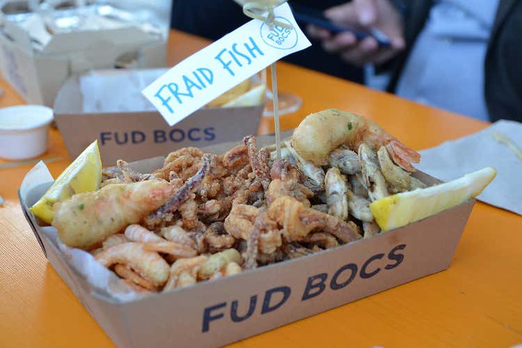 Fraid fisc, fritto di paranza, calamari e gamberi (Fud Bocs, la panineria d&rsquo;autore per le serate d&rsquo;estate al mare)