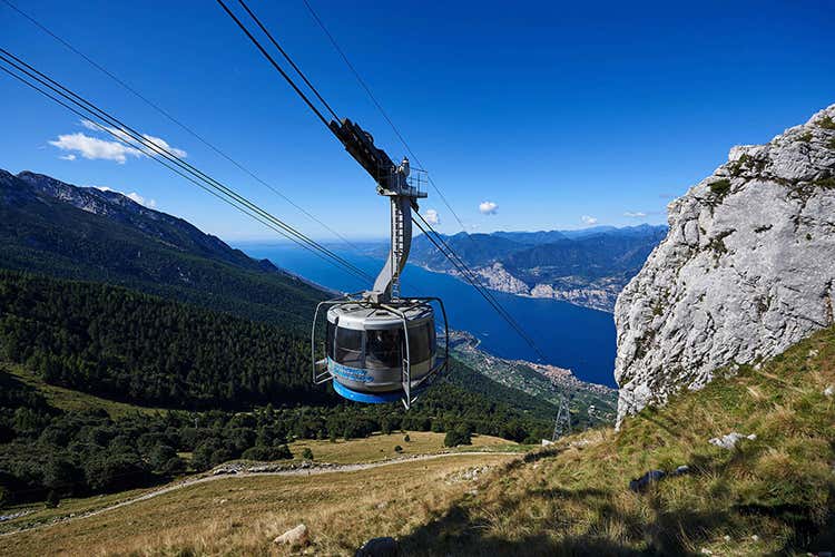 Il Mediterraneo tra le Alpi Malcesine, terra di accoglienza Il Mediterraneo tra le Alpi Malcesine, terra di accoglienza