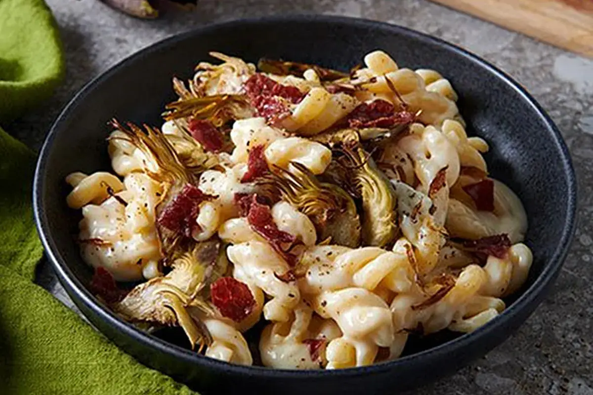 Fusilloni con crema di Fontina Dop, carciofi e mocetta Fusilloni con crema di Fontina Dop, carciofi e mocetta