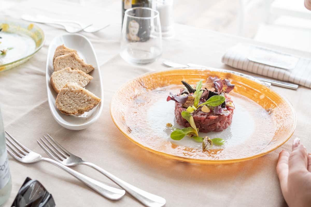 Corallo: il ristorante £$pied dans l'eau$£ che esalta il pesce locale a Marina di Modica