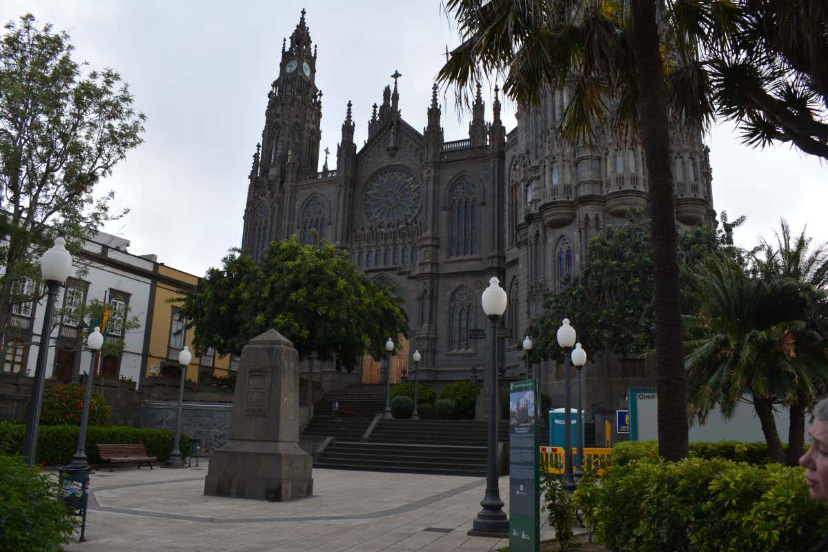 Gran Canaria segreta: itinerario tra arte, rum, natura e sapori locali
Gran Canaria segreta: itinerario tra arte, rum, natura e sapori locali