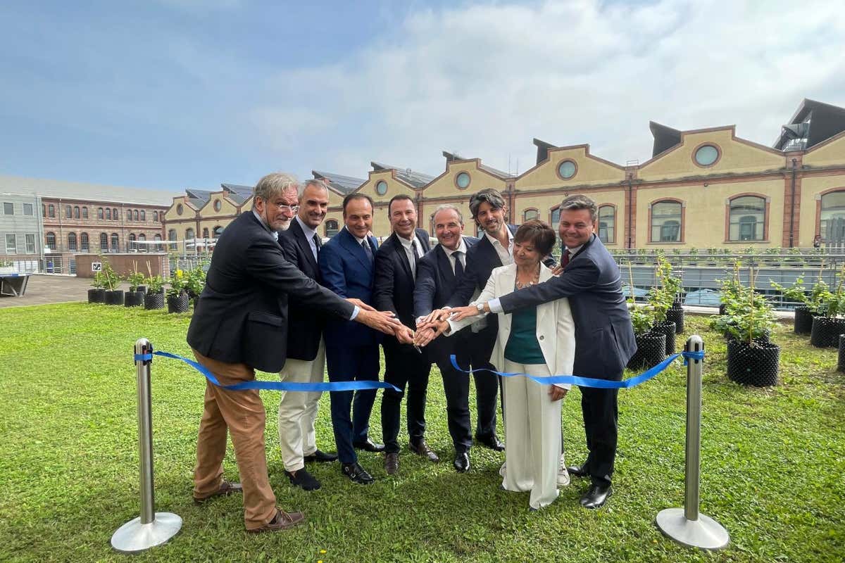 Campus Grapes: il taglio del nastro Al Politecnico di Torino nasce Campus Grapes la prima vigna urbana hi-tech Campus Grapes: il taglio del nastro Al Politecnico di Torino nasce Campus Grapes la prima vigna urbana hi-tech