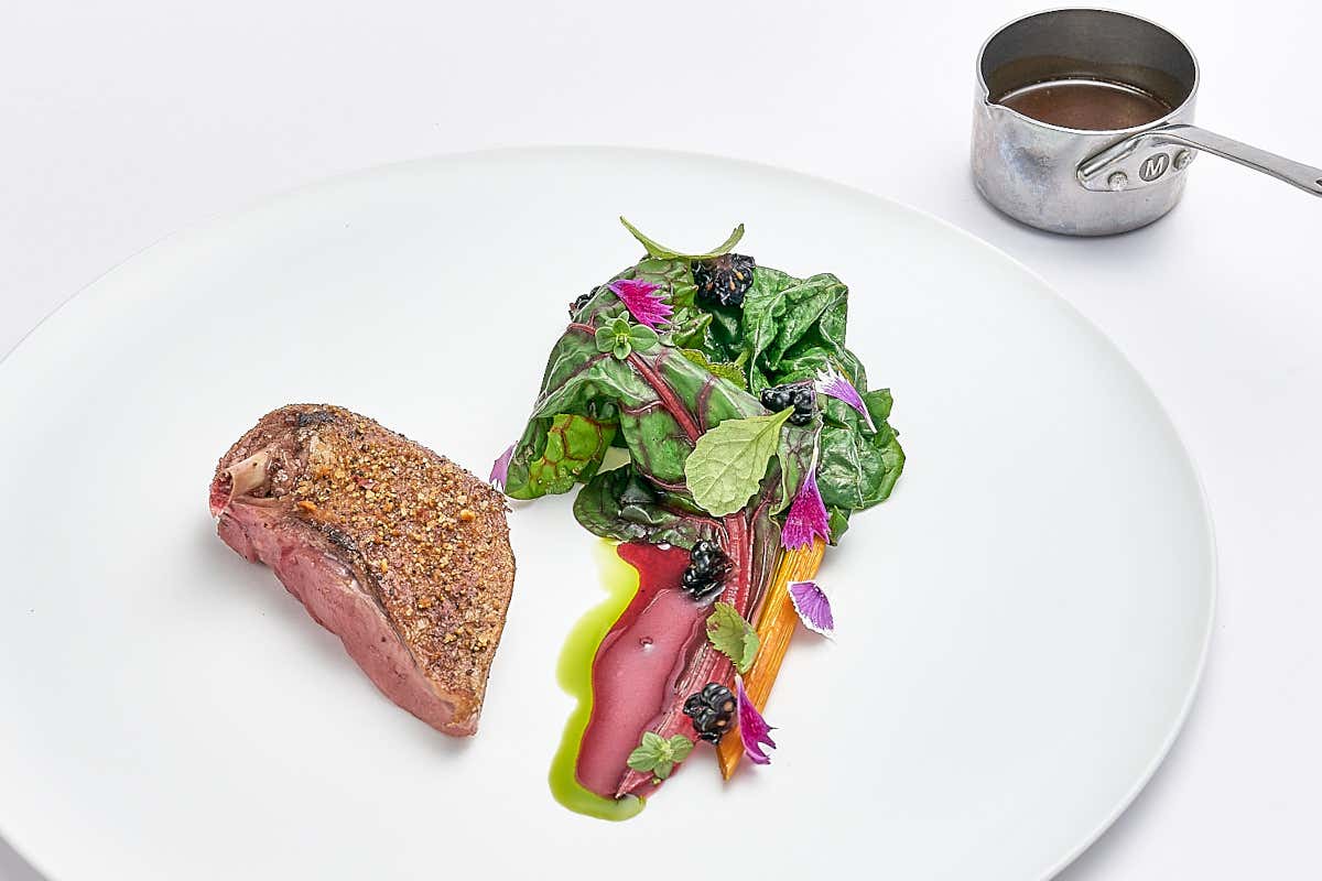 Dimenticate la solita Napoli: al George si cena con Oscar Wilde e il Vesuvio Dimenticate la solita Napoli: al George si cena con Oscar Wilde e il Vesuvio