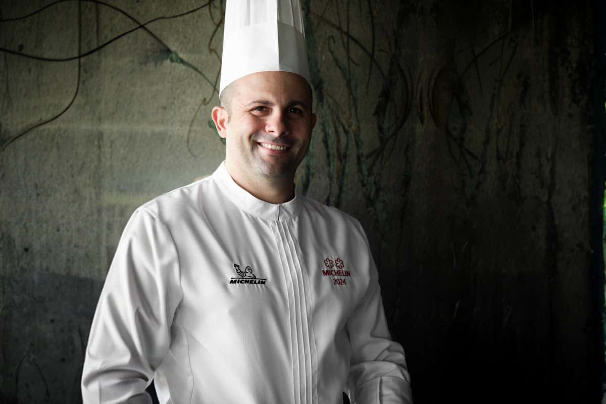 Dimenticate la solita Napoli: al George si cena con Oscar Wilde e il Vesuvio Dimenticate la solita Napoli: al George si cena con Oscar Wilde e il Vesuvio