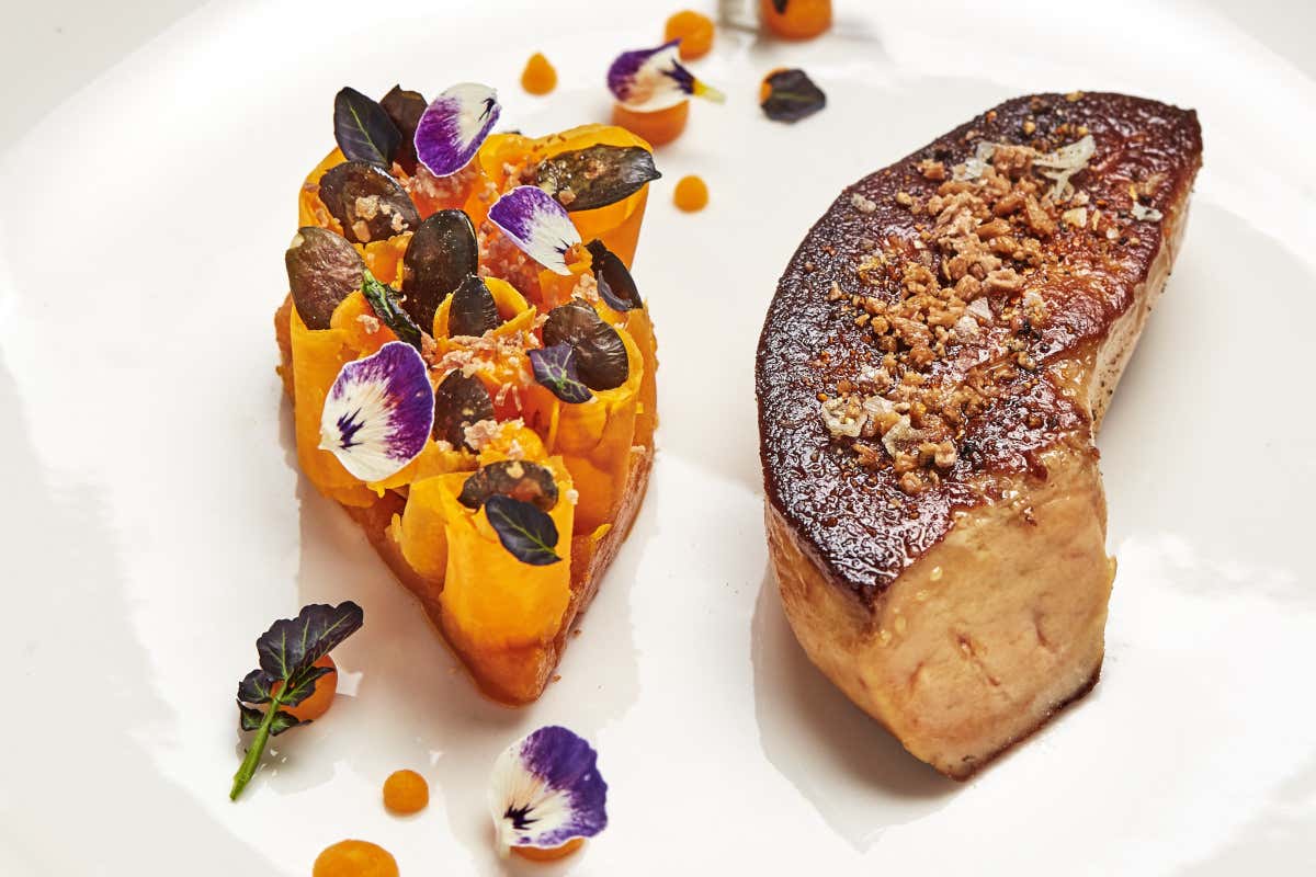 Dimenticate la solita Napoli: al George si cena con Oscar Wilde e il Vesuvio Dimenticate la solita Napoli: al George si cena con Oscar Wilde e il Vesuvio