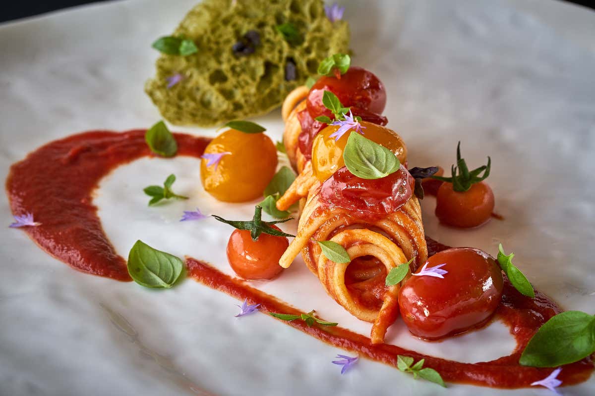 Dimenticate la solita Napoli: al George si cena con Oscar Wilde e il Vesuvio Dimenticate la solita Napoli: al George si cena con Oscar Wilde e il Vesuvio