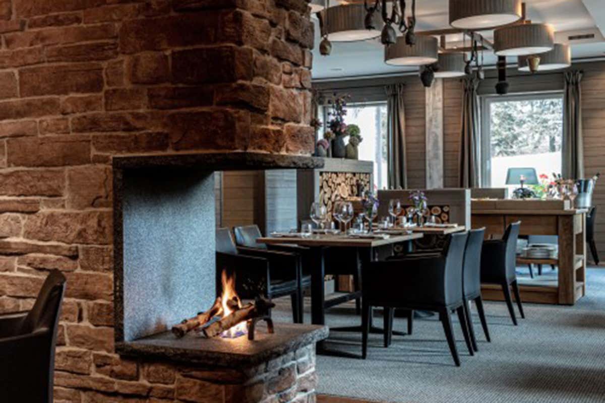 La calda atmosfera del ristorante Giacomo Cresta Palace: a Celerina va in scena la dolce vita La calda atmosfera del ristorante Giacomo Cresta Palace: a Celerina va in scena la dolce vita