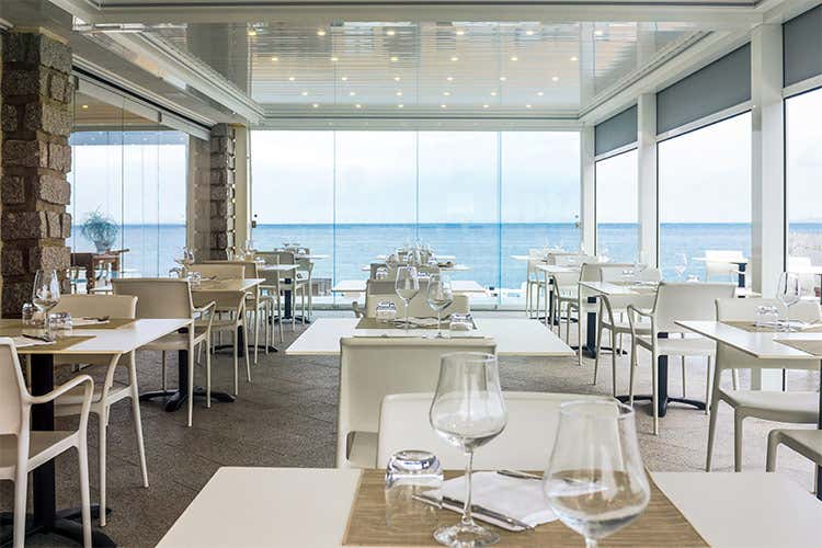 Dehors di nuova generazioneI plus della pergola Med Varia