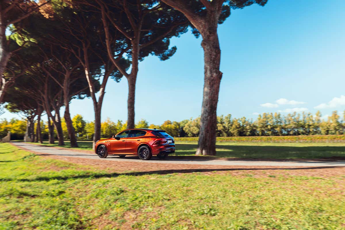 Maserati, arriva la Grecale in edizione limitata dedicata al vino “Il Bruciato”