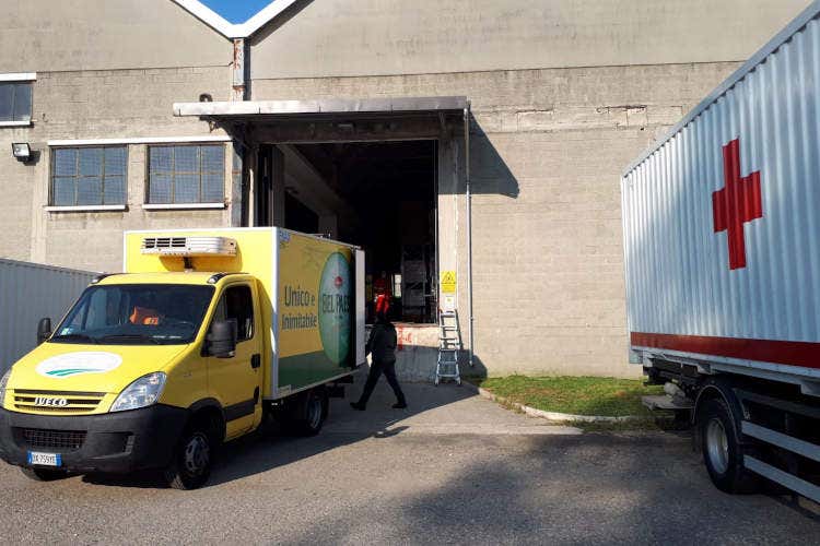I prodotti lasciano lo stabilimento della Galbani - Latticini e materiale sanitario Lactalis impegnata  per gli ospedali